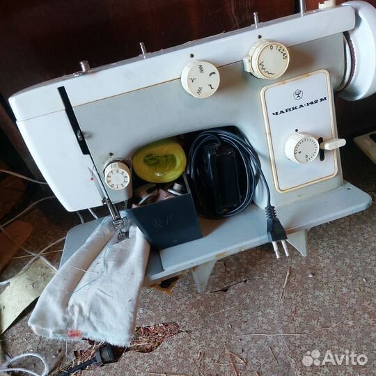 Швейная машина чайка 142м