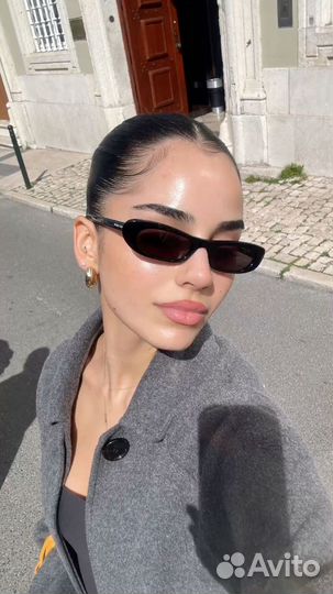 Солнцезащитные очки Yves Saint Laurent женские