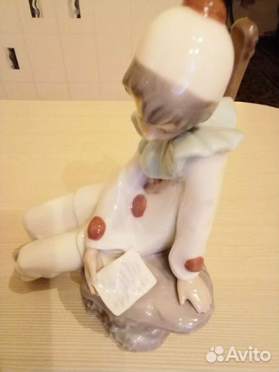 Статуэтка фарфор