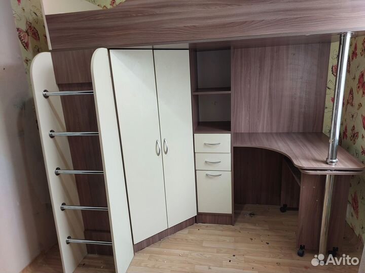 Продам кровать-чердак с рабочим местом