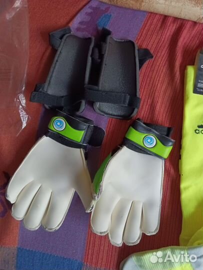 Перчатки вратарские indigo,гетры,щитки