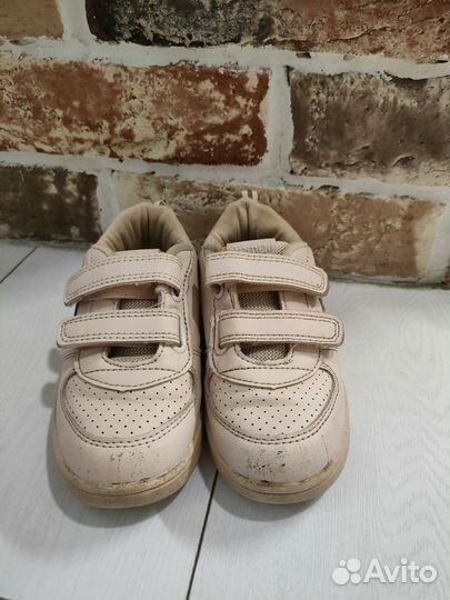 Кроссовки на девочку 26