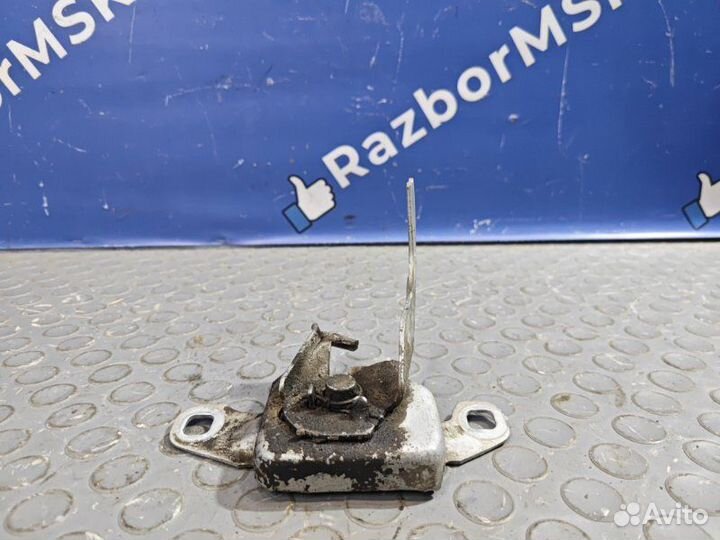 Замок капота Nissan Terrano