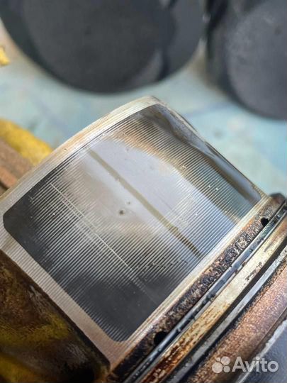 Поршень в сборе с шатуном 06H107065DL