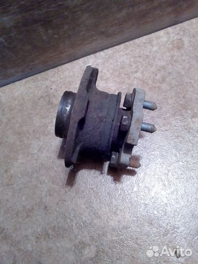 Задняя ступица с цапфой Поло/Рапид