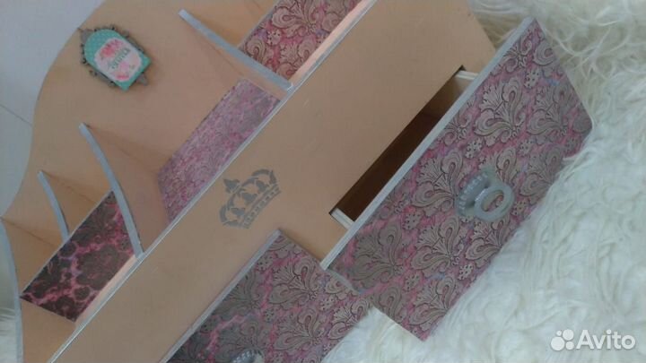 Деревянная шкатулка