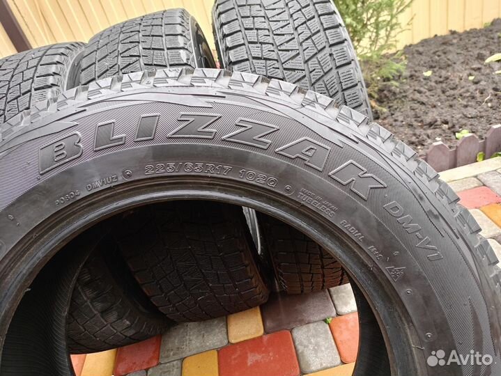 Bridgestone Blizzak DM-V1 225/4.5 R17