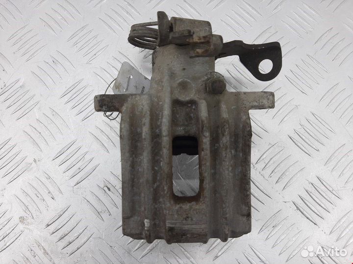 Суппорт задний правый для Audi A4 B5 8E0615424