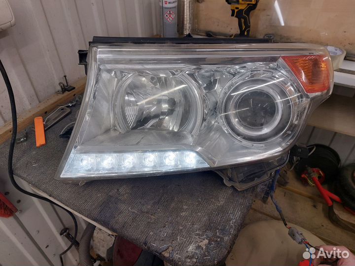Фара левая Toyota Land Cruiser 200 2012-14 ксенон