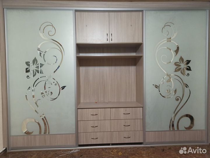 Шкафы-купе, кухни на заказ