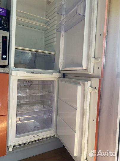 Встраиваемый холодильник zanussi