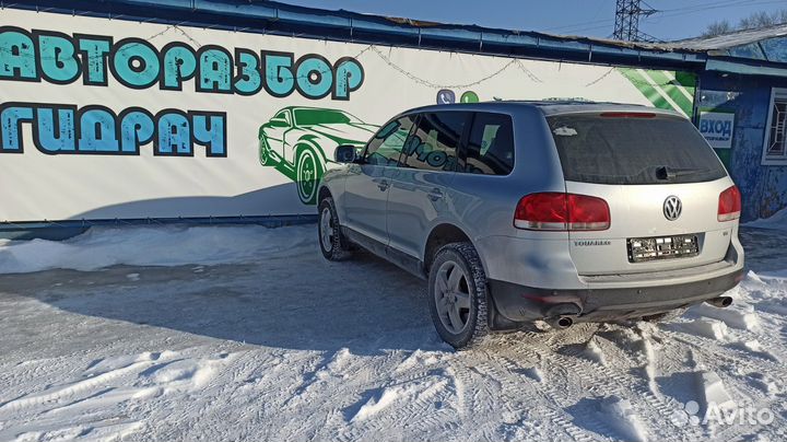 Накладка Volkswagen Touareg 7L0839916B Отличное со