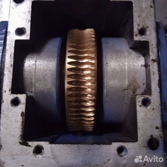 Электродвигатель с редуктором