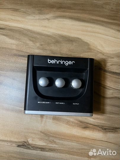 Внешняя аудио карта Behringer U-phoria UM2