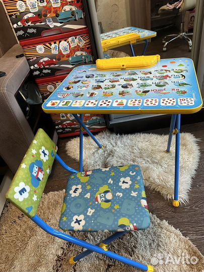 Детский стол со стулом