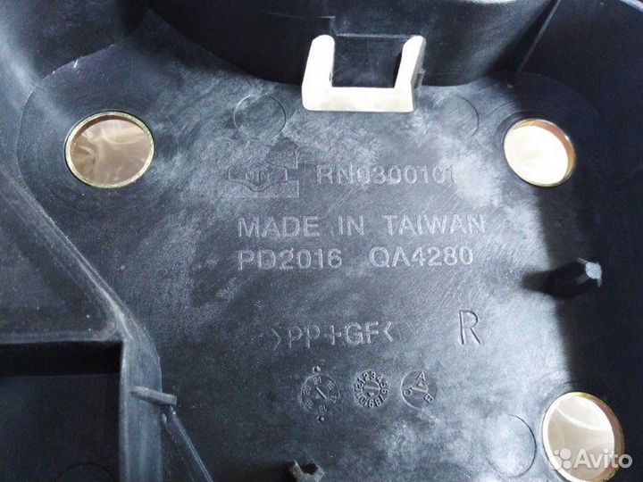 Кронштейн крепления фары правый Renault Megane