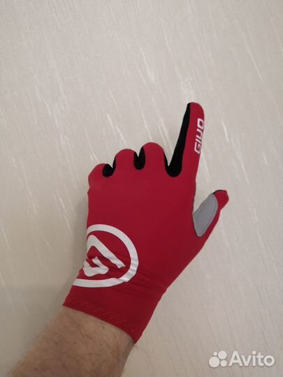 Спортивные перчатки