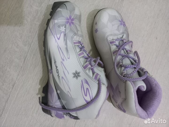 Лыжные ботинки