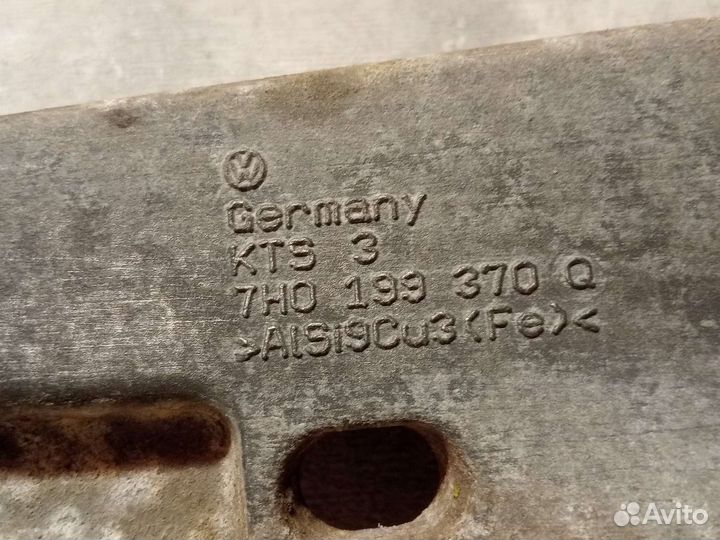 Кронштейн двигателя Фольксваген Транспортер Т5 09г