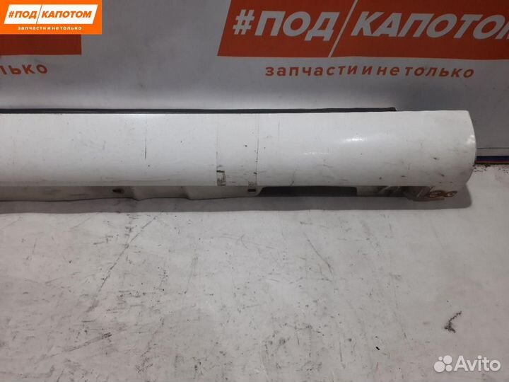 Накладка на порог правая Toyota Avensis 2 (T250)