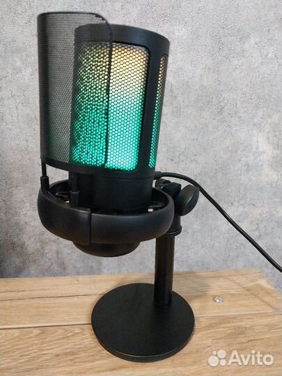 Студийный конденсаторный микрофон