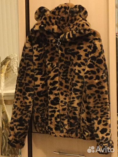 Искусственная шуба короткая с капюшоном