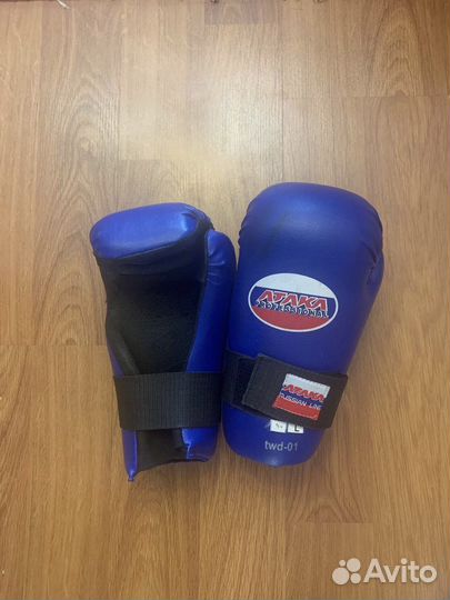 Боксерские перчатки