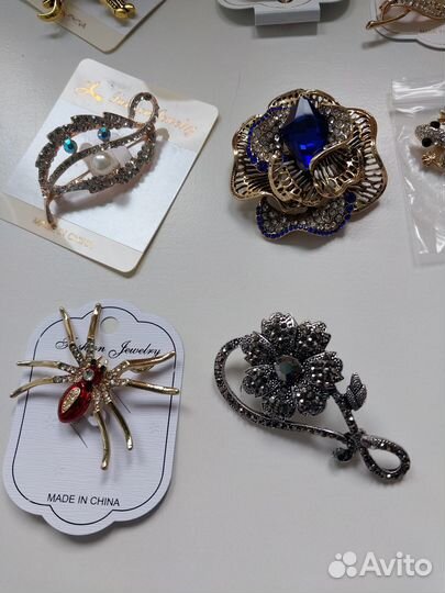 Брошь новая целая коллекция