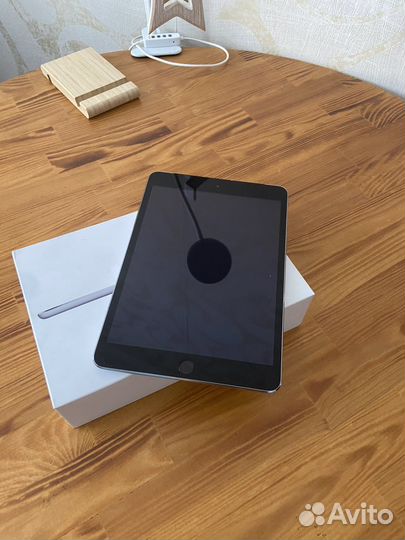 Apple iPad mini wi fi cellular 16 gb a1600