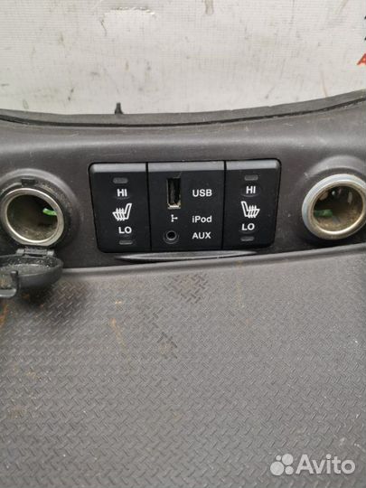 Консоль центральная Hyundai Santa-Fe 2 SUV 2.2