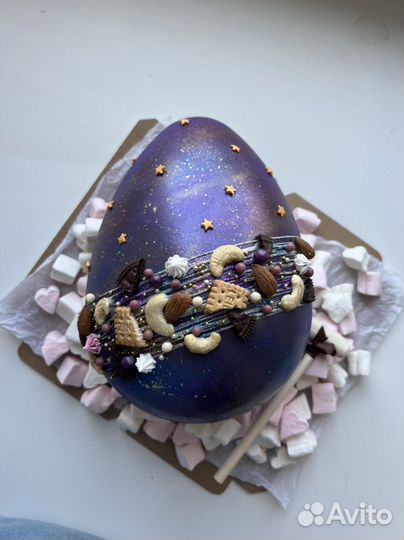Большое шоколадное яйцо