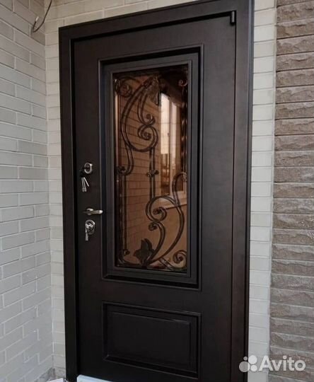 Дверь входная со стеклопакетом и ковкой