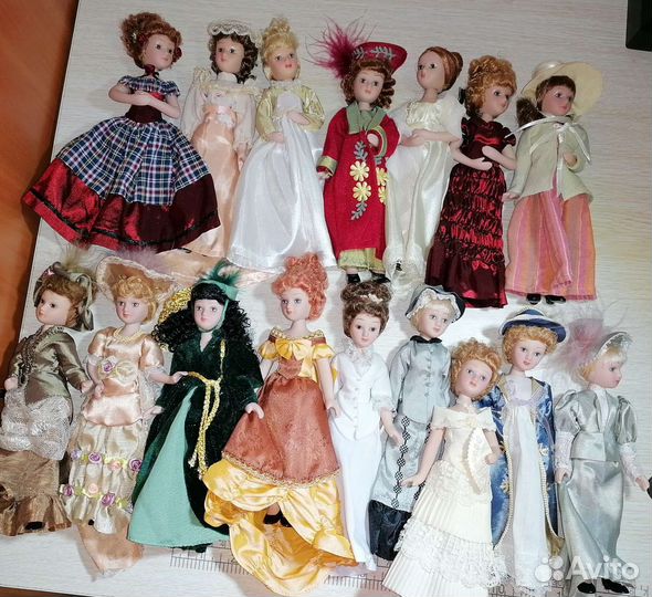 Кукла фарфоровая