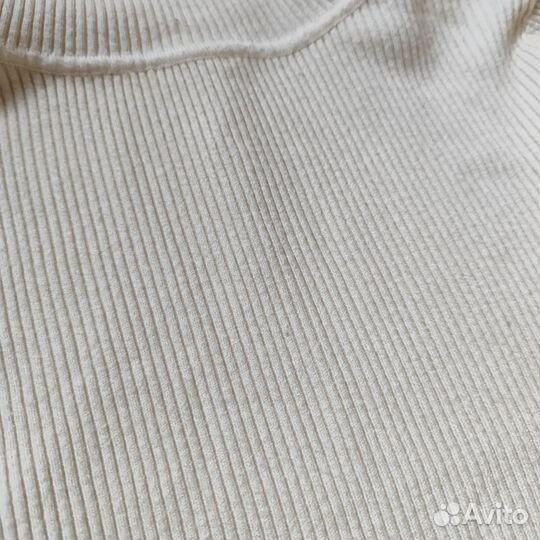 Водолазка молочного цвета S-M
