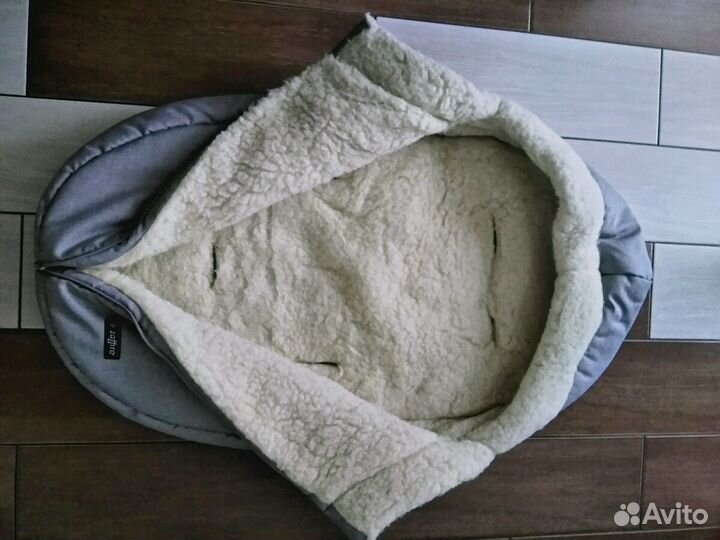 Меховой конверт в коляску