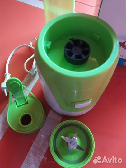 Настольный блендер Vitek