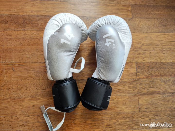 Боксерские перчатки