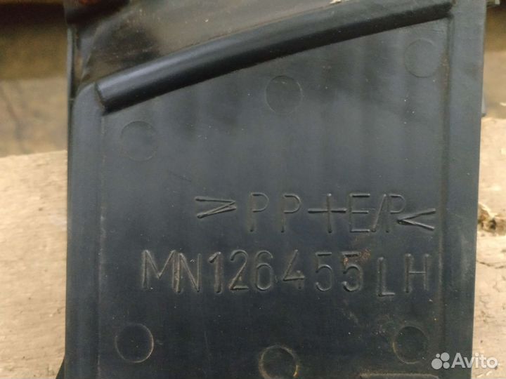 Фонарь противотуманный левый Митсубиси Лансер