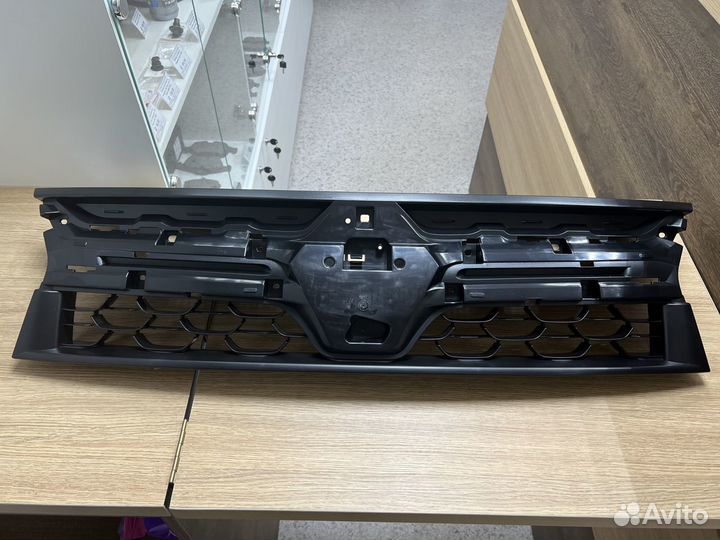 Решетка радиатора Renault Duster рестайлинг 2015