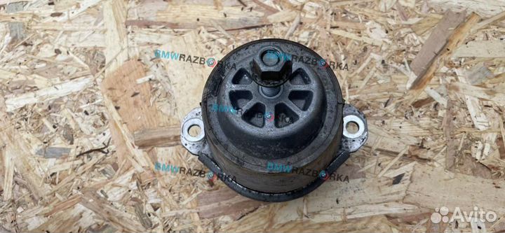 Подушка крепления двигателя левая Porsche Cayenne