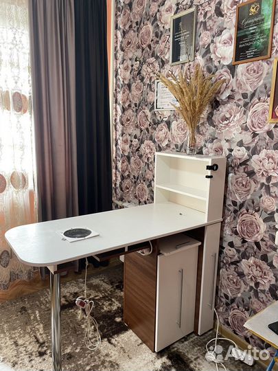 Стол маникюрный