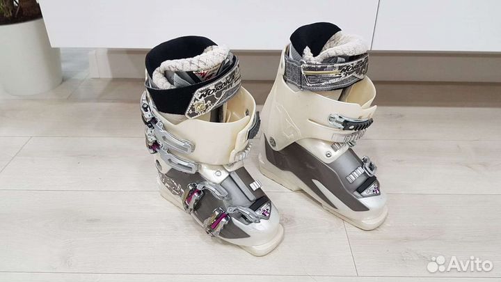 Горнолыжные ботинки с сумкой