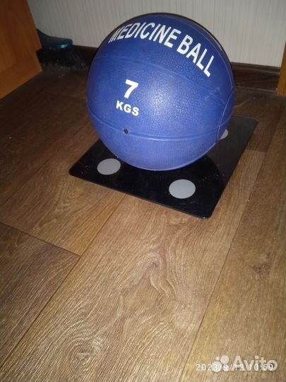 Медбол 7 кг. и гантели