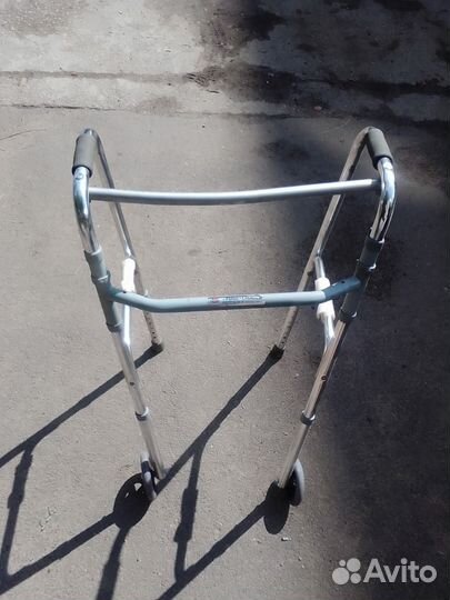 Ходунки для взрослых на колесах