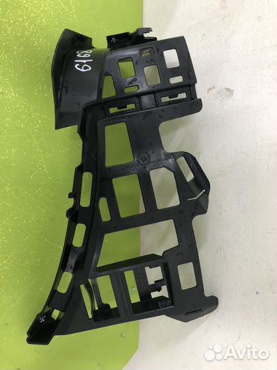 Кронштейн заднего бампера правый A1568861214