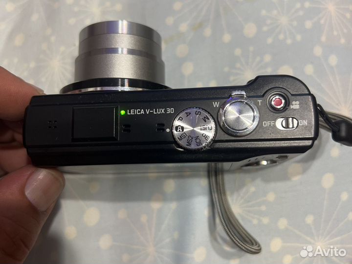 Компактный фотоаппарат Leica v- lux 30