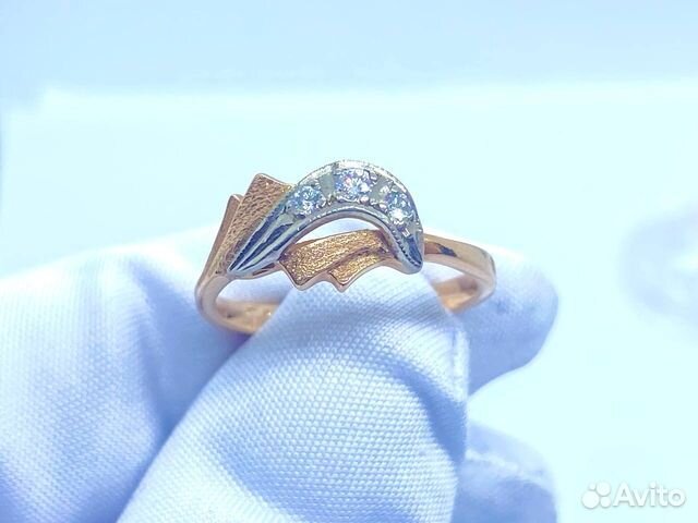 Кольцо с природным камнем Золото