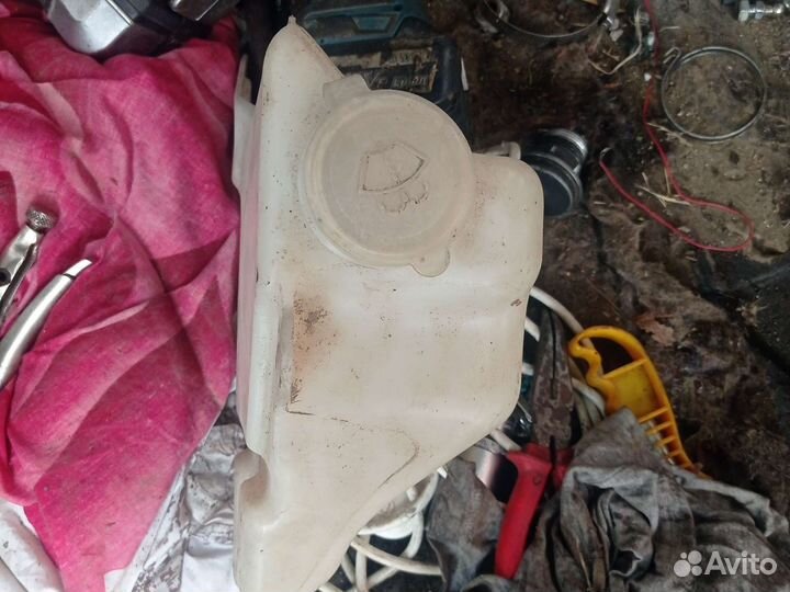 Бачок омывателя Ниссан Серена с23