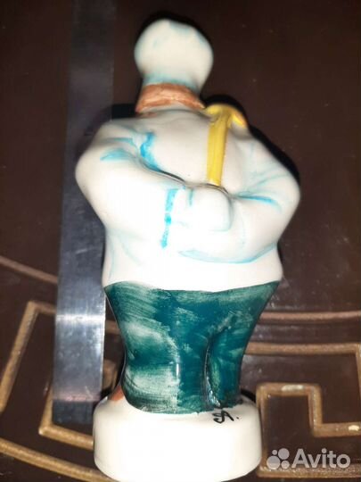 Фарфоровая фигурка повар