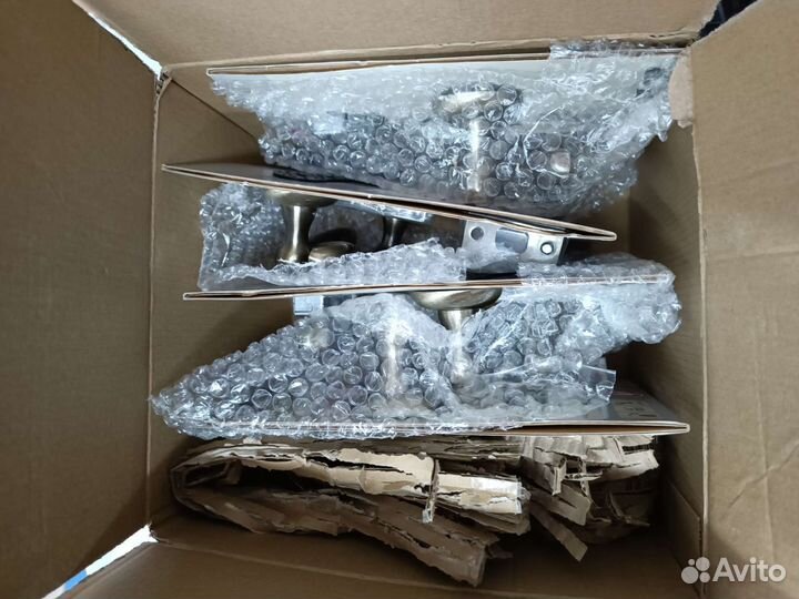 Дверные ручки новые 4 комплекта